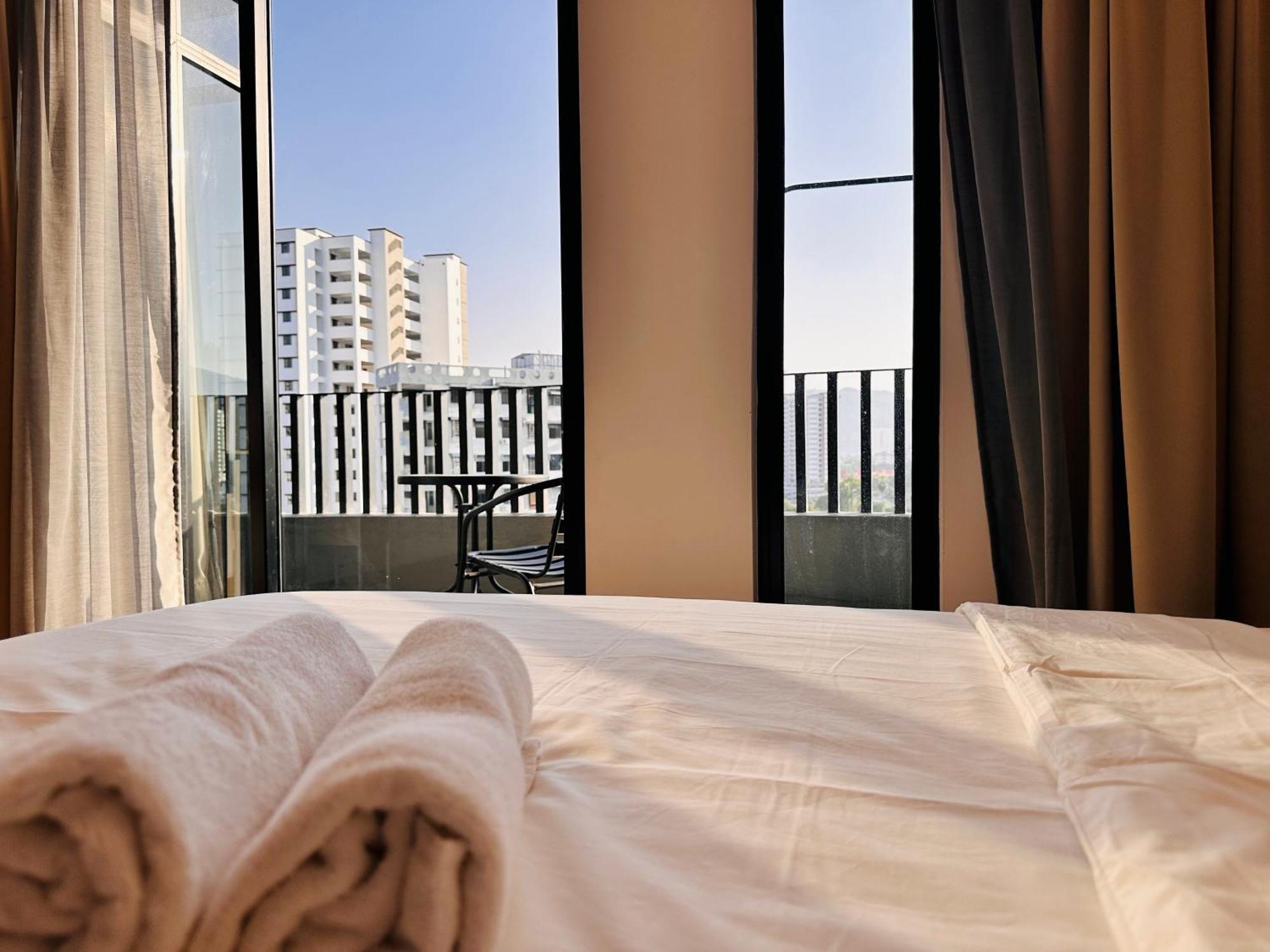 New Georgetown Instagramable 2Br Homestay For 10Pax 无敌美景两房民宿 Beacon Executive Suite Екстериор снимка