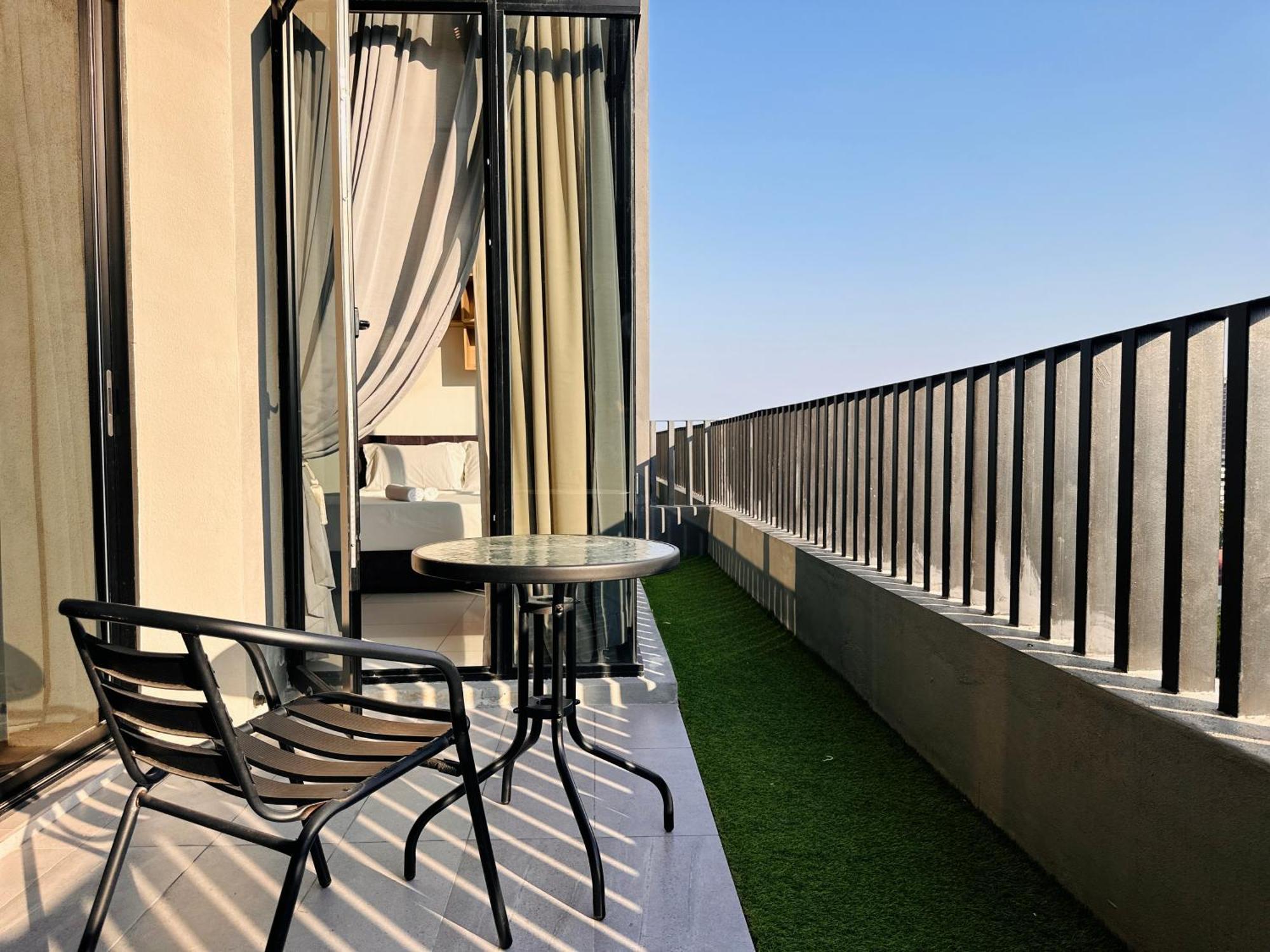 New Georgetown Instagramable 2Br Homestay For 10Pax 无敌美景两房民宿 Beacon Executive Suite Екстериор снимка