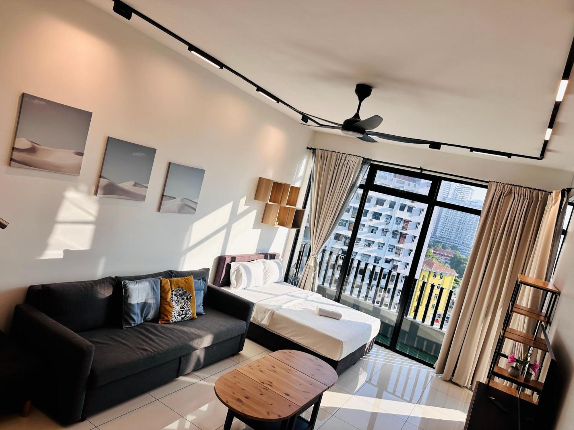 New Georgetown Instagramable 2Br Homestay For 10Pax 无敌美景两房民宿 Beacon Executive Suite Екстериор снимка