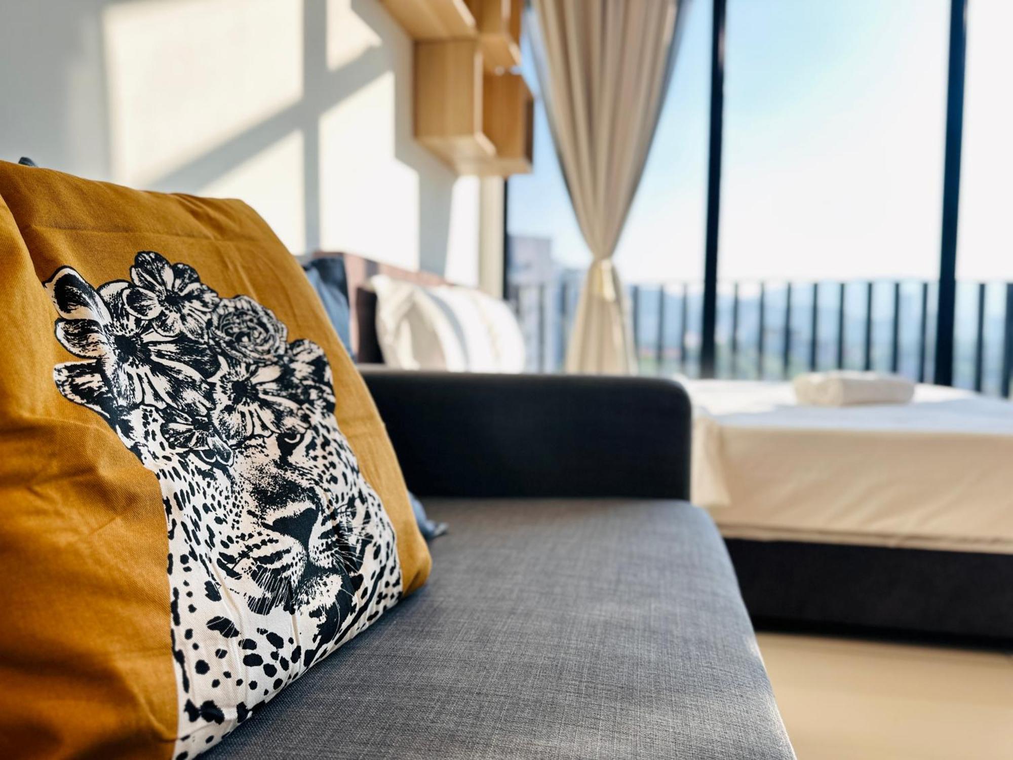 New Georgetown Instagramable 2Br Homestay For 10Pax 无敌美景两房民宿 Beacon Executive Suite Екстериор снимка