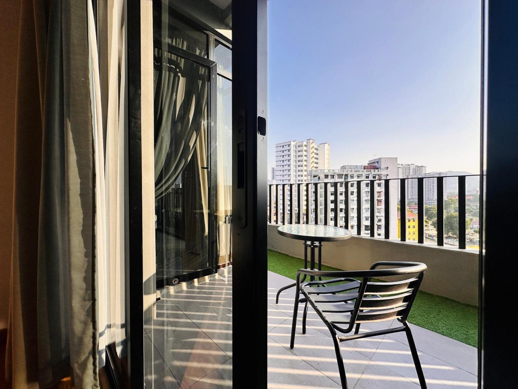 New Georgetown Instagramable 2Br Homestay For 10Pax 无敌美景两房民宿 Beacon Executive Suite Екстериор снимка