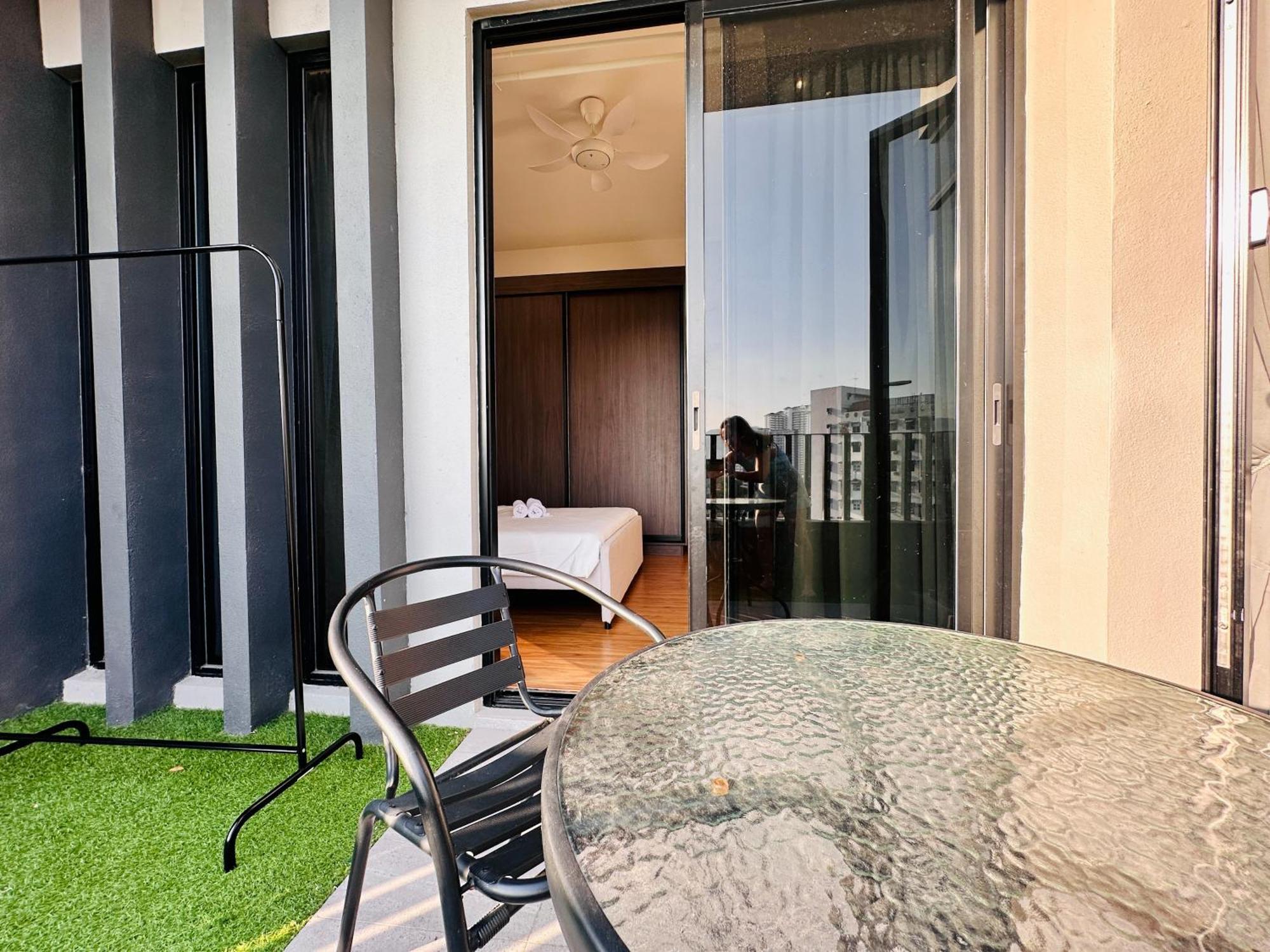 New Georgetown Instagramable 2Br Homestay For 10Pax 无敌美景两房民宿 Beacon Executive Suite Екстериор снимка