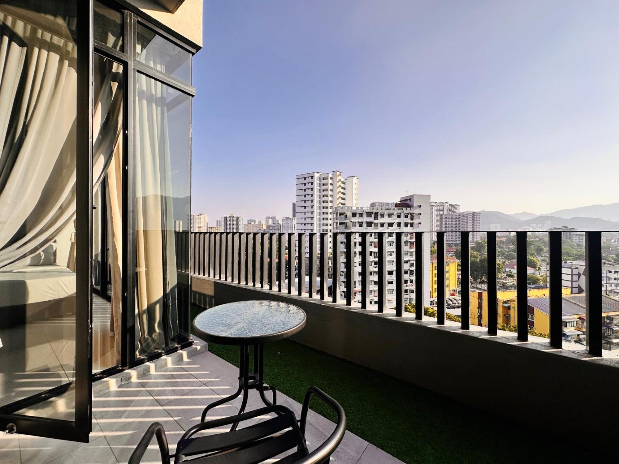 New Georgetown Instagramable 2Br Homestay For 10Pax 无敌美景两房民宿 Beacon Executive Suite Екстериор снимка