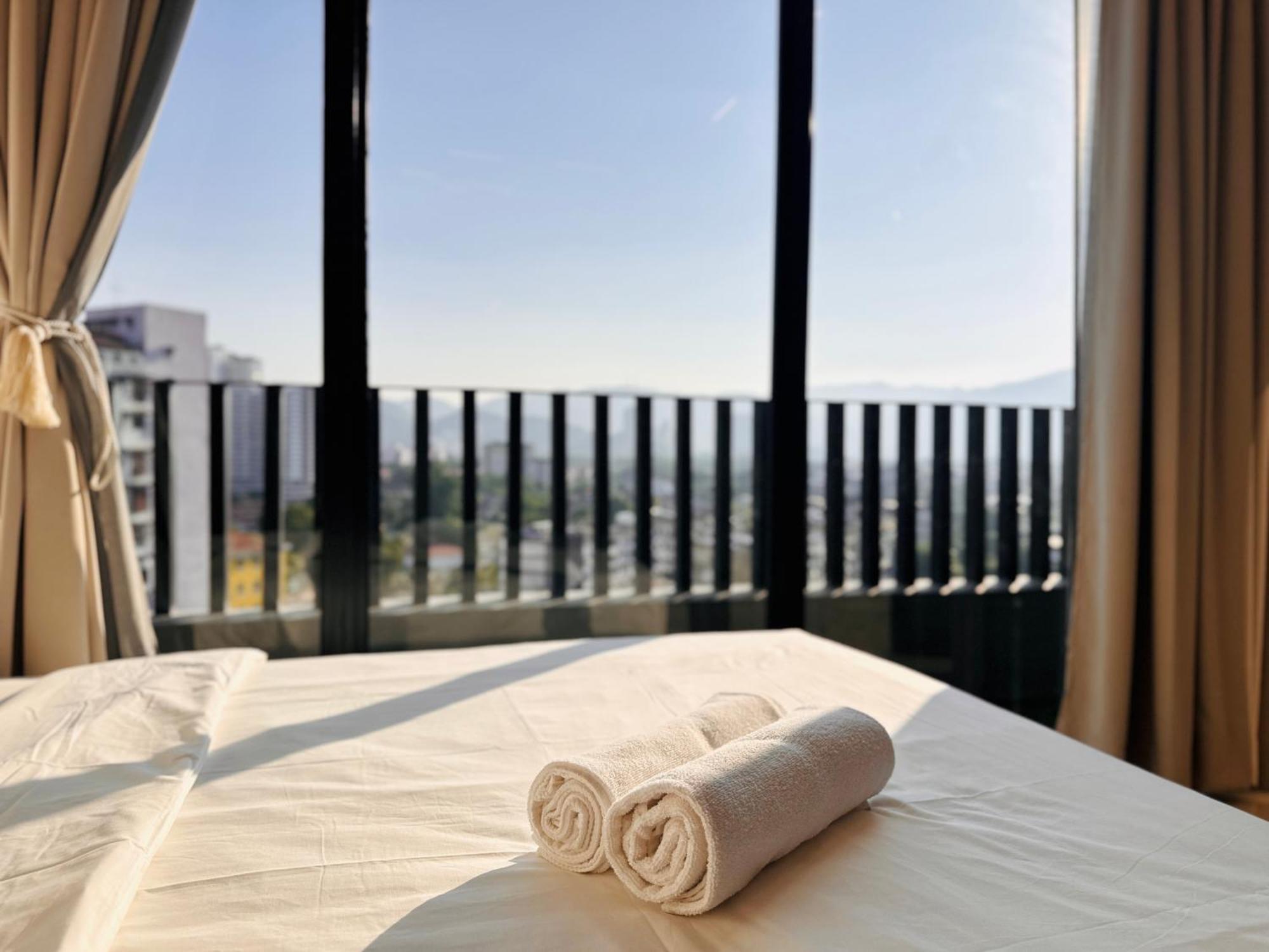 New Georgetown Instagramable 2Br Homestay For 10Pax 无敌美景两房民宿 Beacon Executive Suite Екстериор снимка