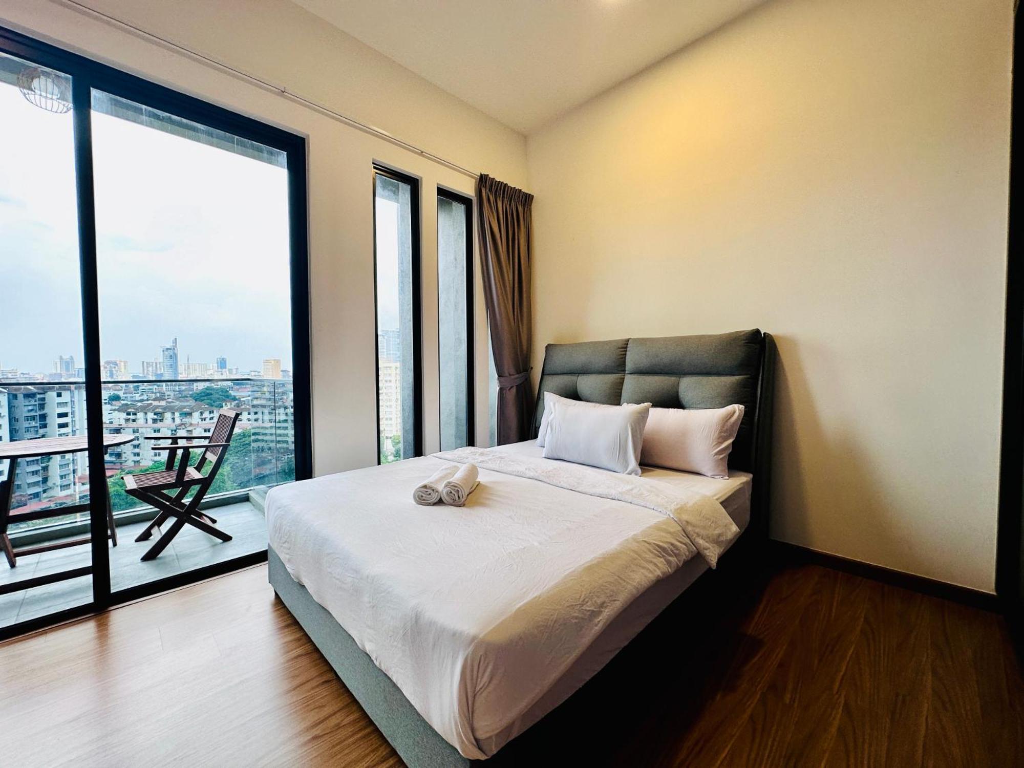 New Georgetown Instagramable 2Br Homestay For 10Pax 无敌美景两房民宿 Beacon Executive Suite Екстериор снимка