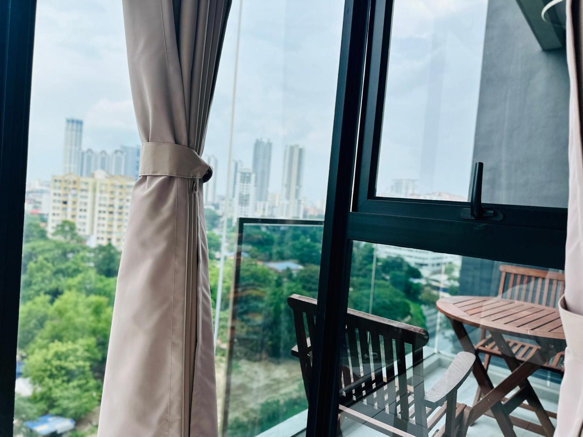 New Georgetown Instagramable 2Br Homestay For 10Pax 无敌美景两房民宿 Beacon Executive Suite Екстериор снимка