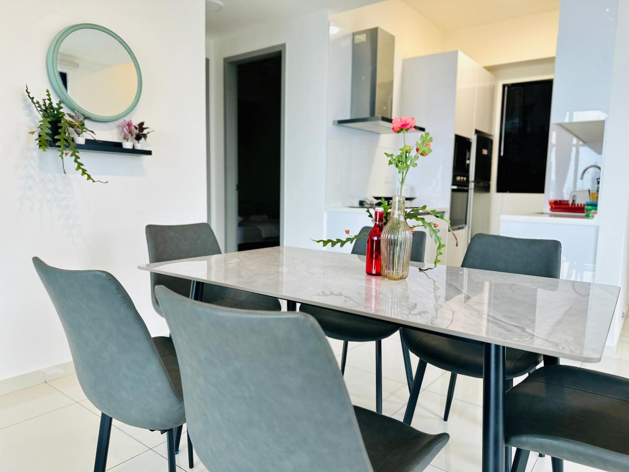 New Georgetown Instagramable 2Br Homestay For 10Pax 无敌美景两房民宿 Beacon Executive Suite Екстериор снимка