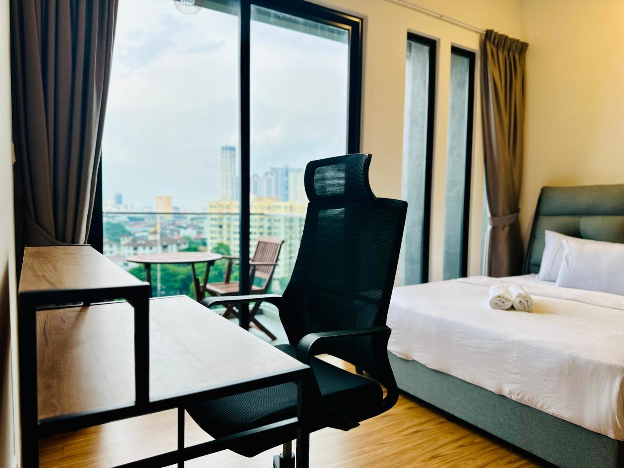 New Georgetown Instagramable 2Br Homestay For 10Pax 无敌美景两房民宿 Beacon Executive Suite Екстериор снимка