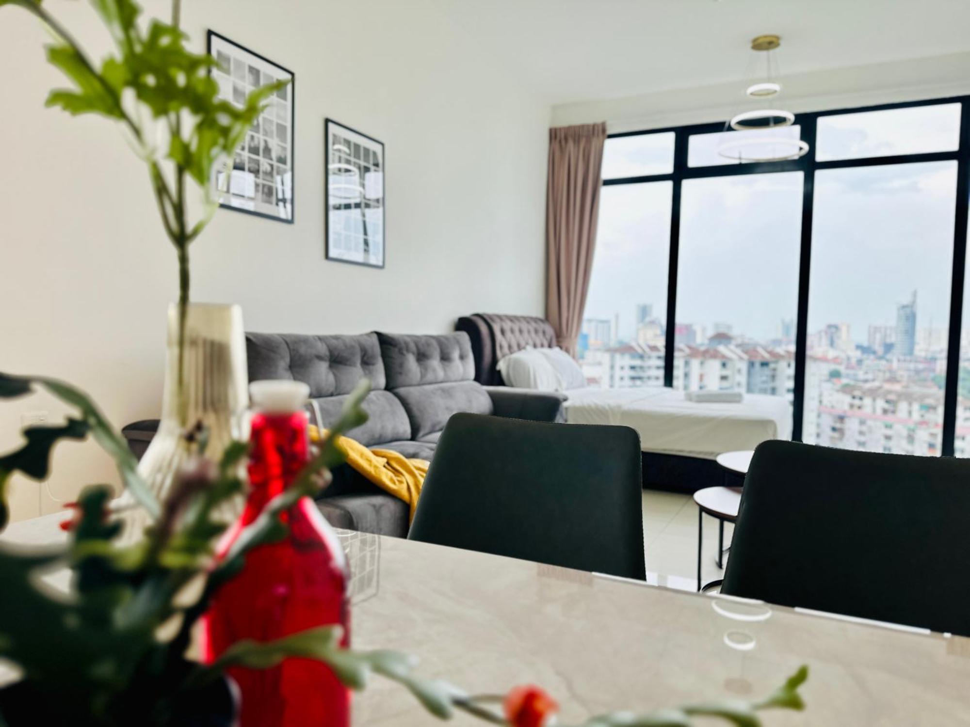 New Georgetown Instagramable 2Br Homestay For 10Pax 无敌美景两房民宿 Beacon Executive Suite Екстериор снимка