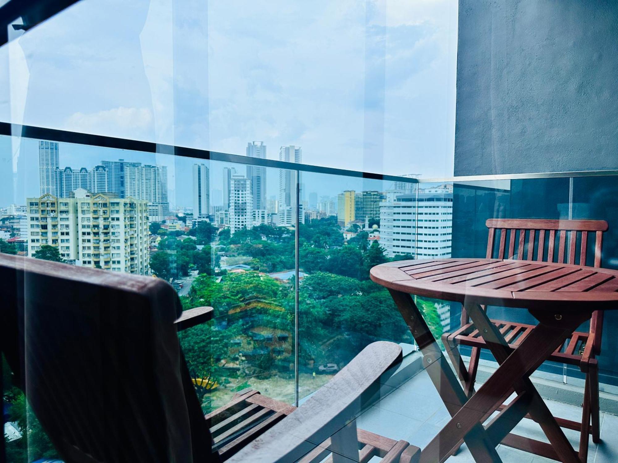 New Georgetown Instagramable 2Br Homestay For 10Pax 无敌美景两房民宿 Beacon Executive Suite Екстериор снимка